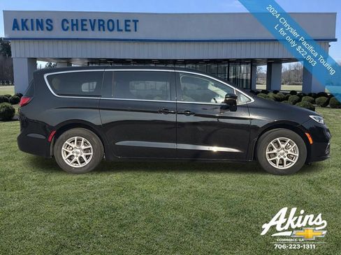 Used 2024 Chrysler Pacifica Touring-L FWD image 5