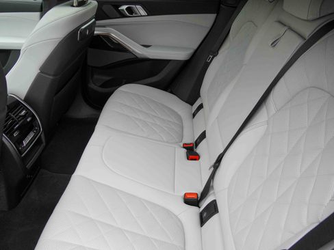 Certified 2025 BMW X6 xDrive40i w/ Climate Comfort Package image 38