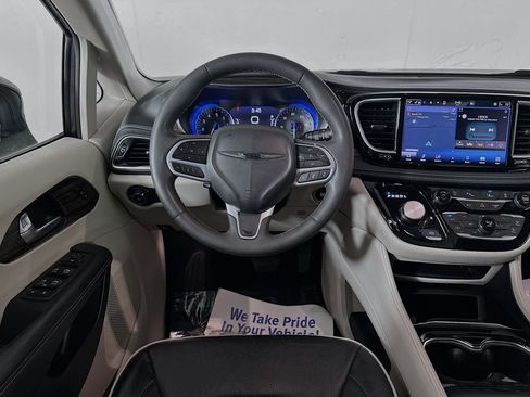 Used 2023 Chrysler Pacifica Limited FWD image 23