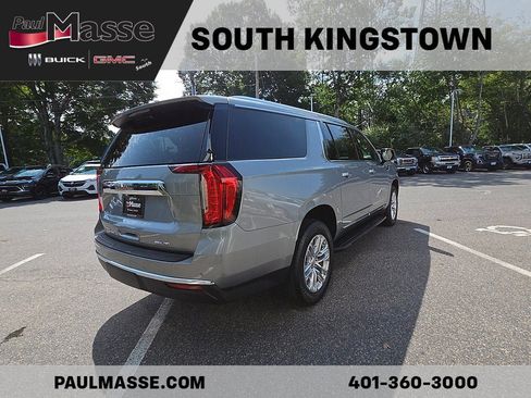 Used 2023 GMC Yukon XL SLT w/ SLT Premium Package AWD/4WD image 5