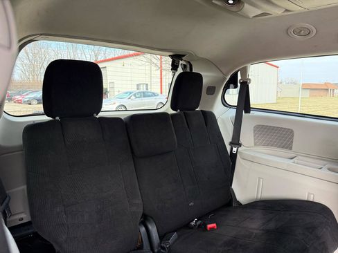 Used 2012 Chrysler Town & Country Touring image 18