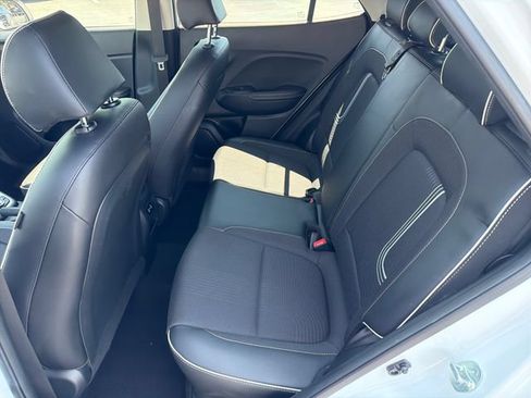 Used 2024 Hyundai Venue Limited FWD image 25