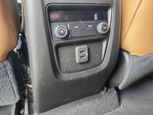 Used 2018 Buick Enclave Essence image 30