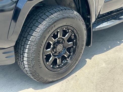 Used 2019 Toyota Tacoma SR5 AWD/4WD image 9