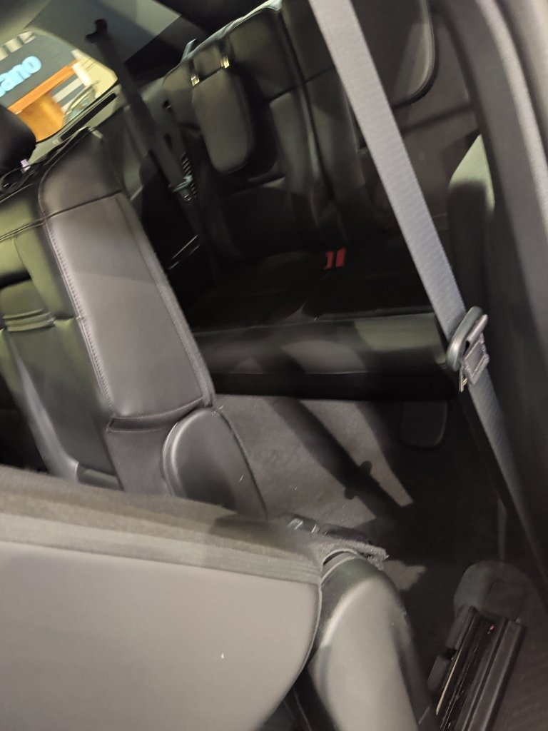 Used 2022 Ford Explorer XLT w/ Equipment Group 202A AWD/4WD image 8