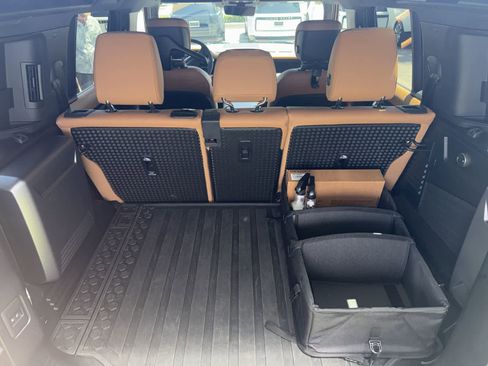 Used 2023 Land Rover Defender 110 V8 AWD/4WD image 7
