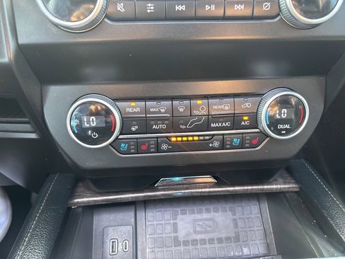 Used 2021 Ford Expedition Max Limited image 11