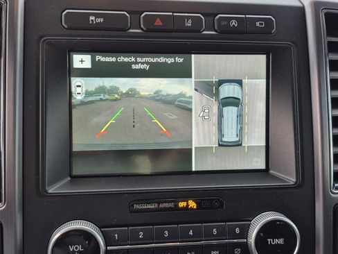 Used 2018 Ford Expedition Platinum RWD image 28