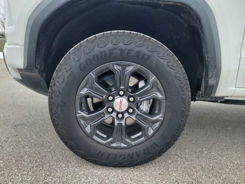 Used 2024 GMC Canyon Elevation image 11