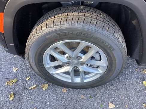 New 2025 Jeep Grand Cherokee L Laredo w/ Luxury Tech Group I image 33