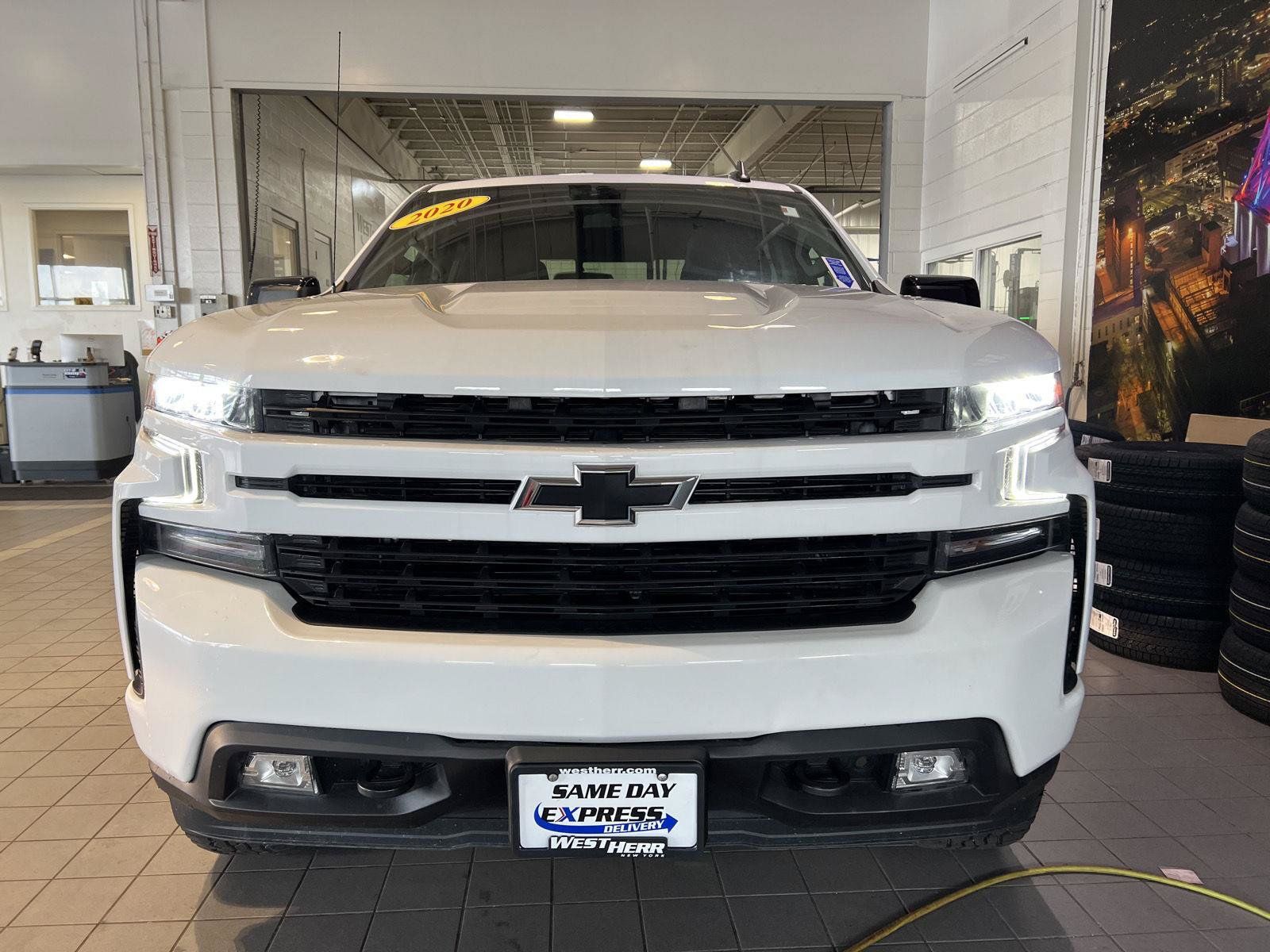 Used 2020 Chevrolet Silverado 1500 RST AWD/4WD image 2