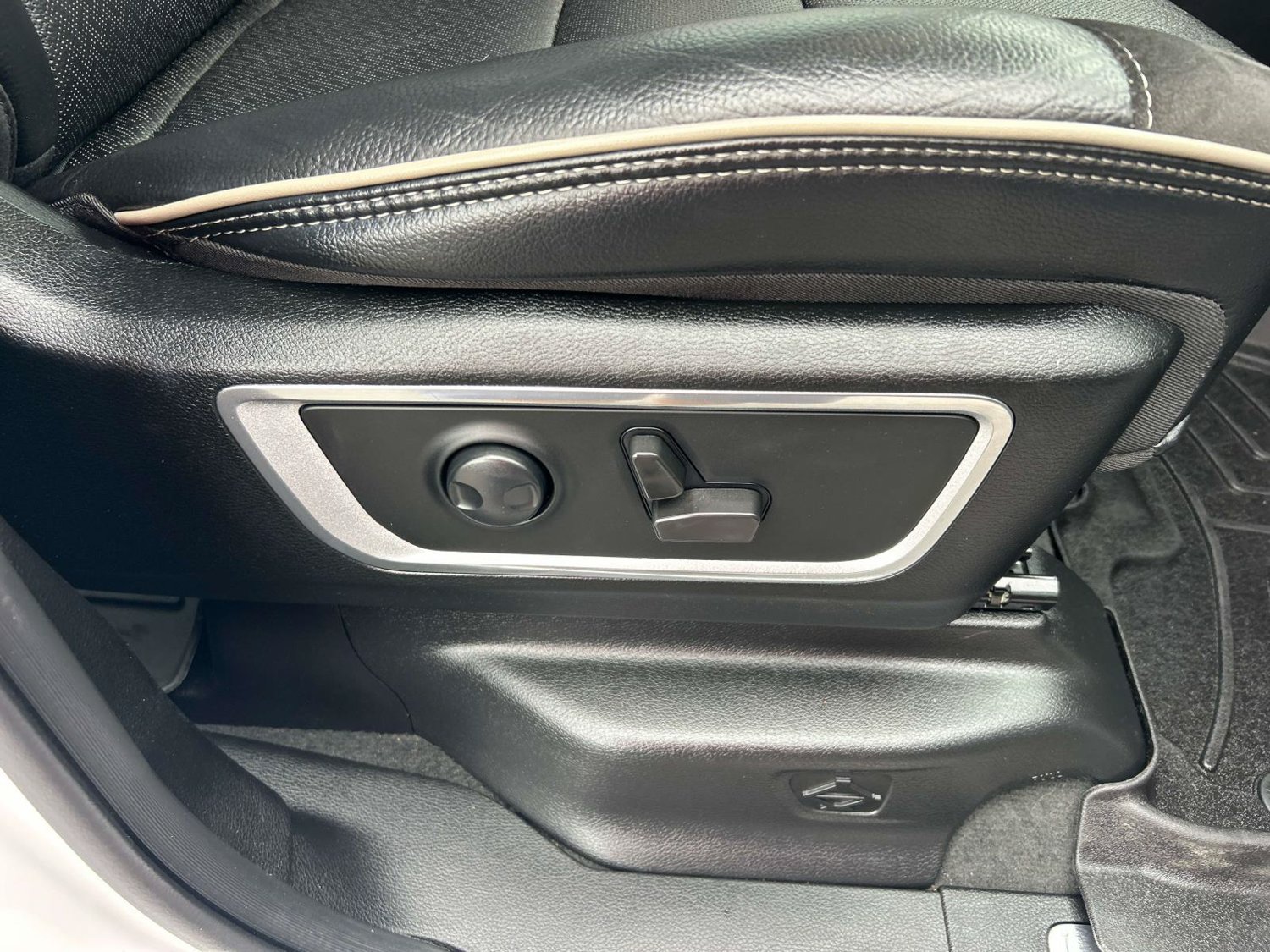 Used 2022 RAM 1500 Laramie AWD/4WD image 27
