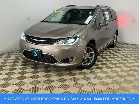 Used 2018 Chrysler Pacifica Limited FWD image 1