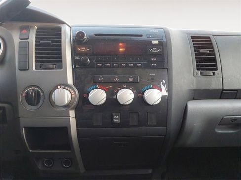 Used 2011 Toyota Tundra 4x4 CrewMax w/ Tow Pkg image 11