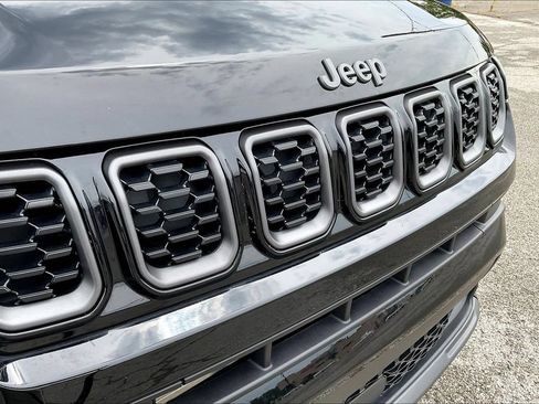Used 2025 Jeep Compass Latitude w/ Altitude Special Edition AWD/4WD image 24