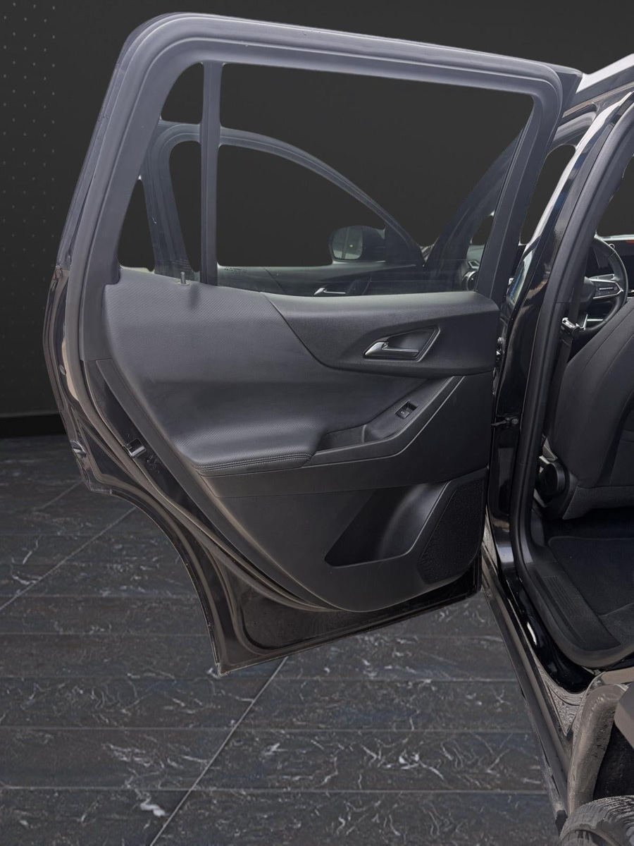 Used 2025 Chevrolet Equinox LT FWD image 13