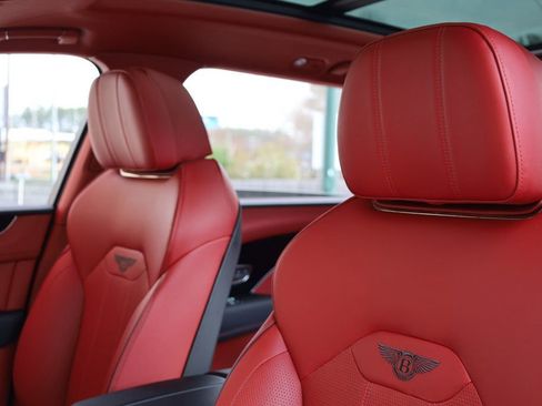 Used 2023 Bentley Bentayga Extended Wheelbase image 22