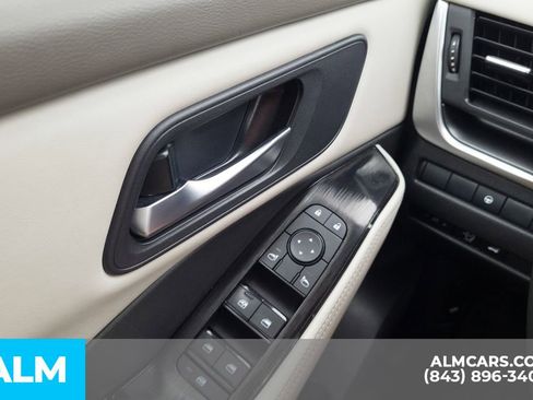 Used 2025 Nissan Rogue SV image 18