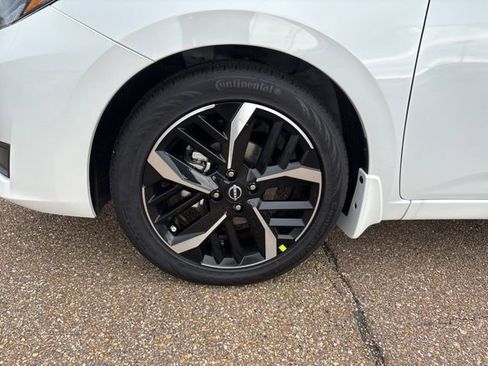 New 2025 Nissan Versa SR image 9