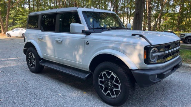 Used 2025 Ford Bronco Outer Banks AWD/4WD image 2