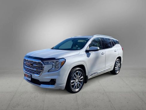 Used 2023 GMC Terrain Denali w/ Denali Premium Package image 4