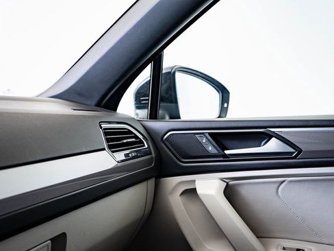 Used 2024 Volkswagen Tiguan SE R-Line image 33