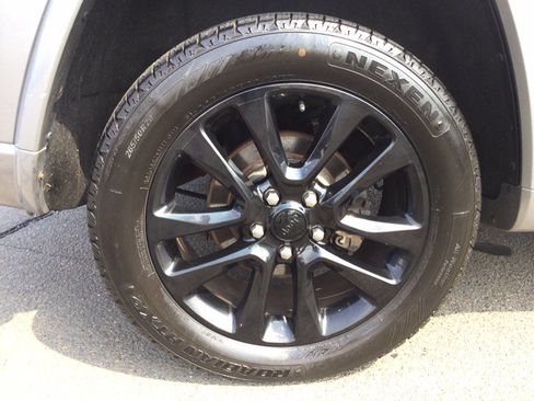 Used 2018 Jeep Grand Cherokee Altitude AWD/4WD image 46