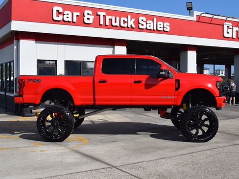 Used 2017 Ford F250 XLT w/ XLT Premium Package image 3