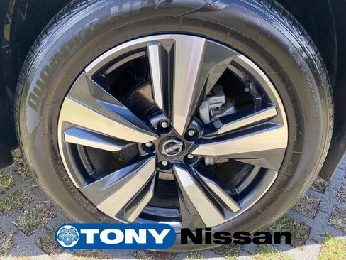Used 2023 Nissan Rogue SL w/ SL Premium Package FWD image 9