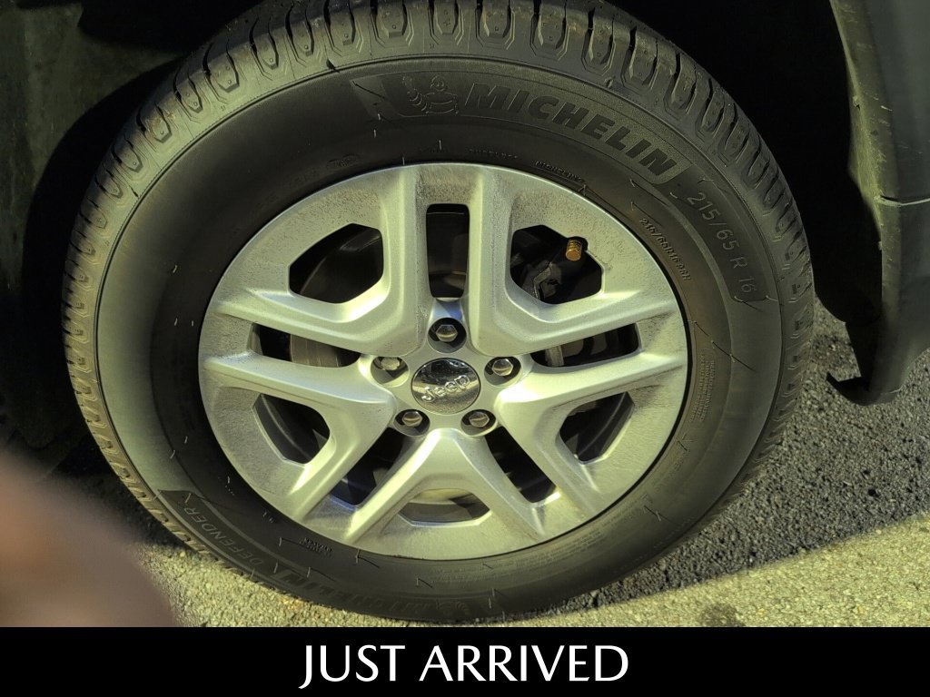 Used 2019 Jeep Compass Sport w/ Tech Group FWD image 13