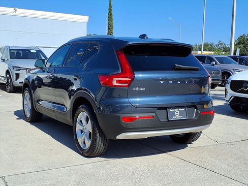 Used 2021 Volvo XC40 T4 Momentum w/ Protection Package Premier image 5
