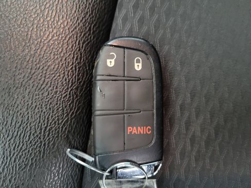 Used 2024 Jeep Compass Latitude image 32