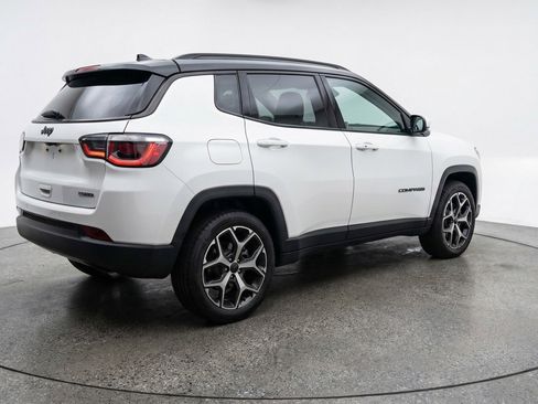 Used 2025 Jeep Compass Limited image 9