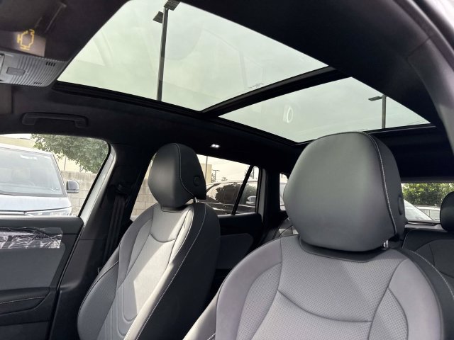 New 2026 Volkswagen Tiguan SE R-Line FWD image 16