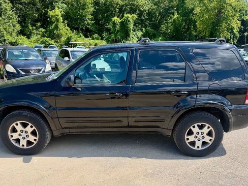 Used 2005 Ford Escape Limited FWD image 10