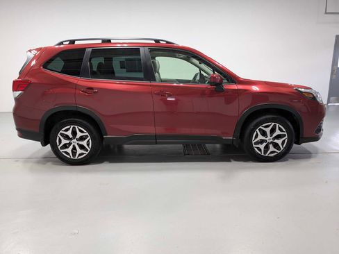 Used 2023 Subaru Forester Premium image 7