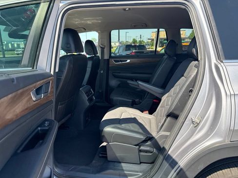 Used 2024 Volkswagen Atlas SE AWD/4WD image 21