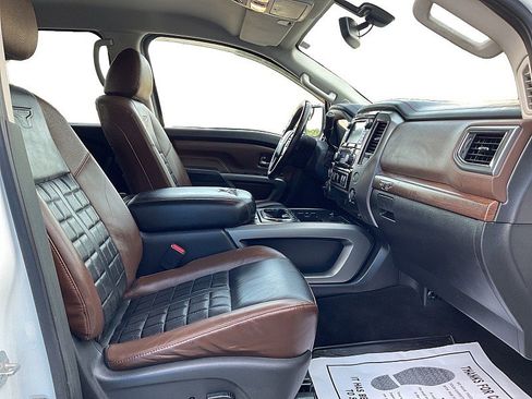Used 2019 Nissan Titan Platinum Reserve AWD/4WD image 11