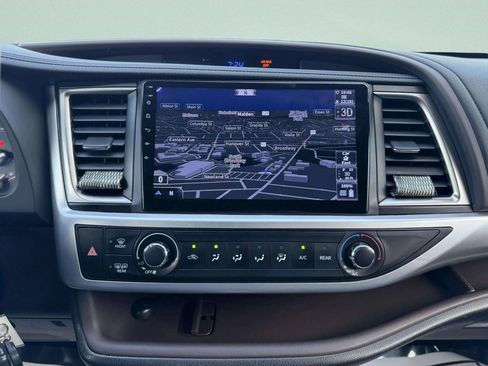 Used 2015 Toyota Highlander LE AWD/4WD image 28