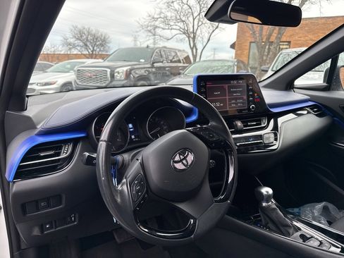 Used 2022 Toyota C-HR XLE image 9