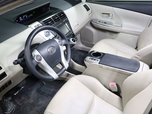 Used 2013 Toyota Prius V Five image 9