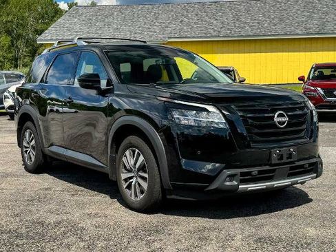 Certified 2024 Nissan Pathfinder SL w/ Black Appearance Package AWD/4WD image 1
