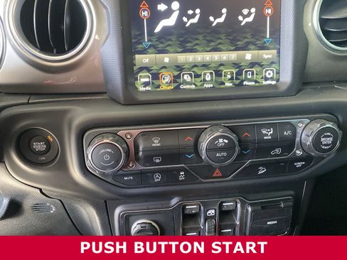 Used 2018 Jeep Wrangler Unlimited Sahara image 14