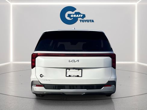 Used 2025 Kia Carnival FWD image 6