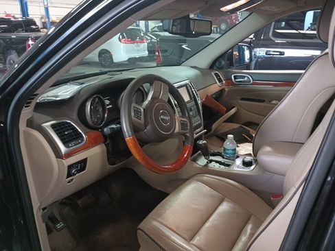 Used 2012 Jeep Grand Cherokee Overland AWD/4WD image 10