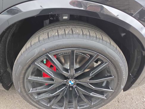 New 2026 BMW X5 xDrive40i w/ M Sport Package AWD/4WD image 2