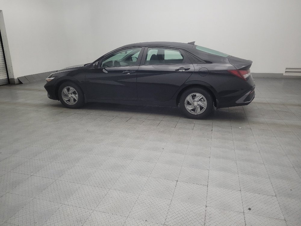 Used 2024 Hyundai Elantra SE FWD image 3