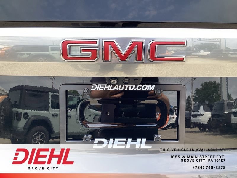 Certified 2022 GMC Yukon Denali w/ Denali Premium Package AWD/4WD image 12