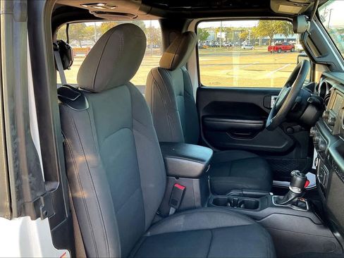 Used 2020 Jeep Wrangler Sport image 12