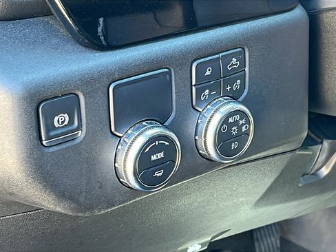Used 2025 GMC Sierra 1500 SLT image 13